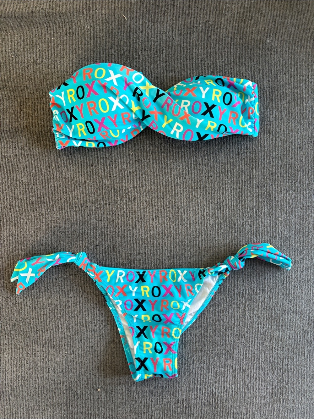 NWOT Roxy multicolor logo bikini set. Size medium.